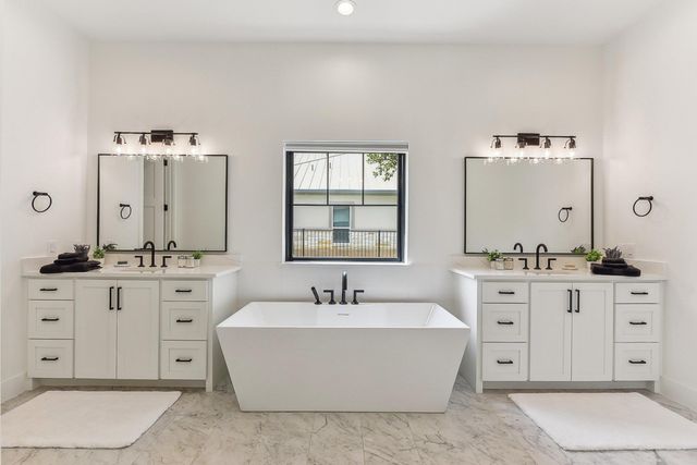 116 Tranquility Trails DR, Spicewood, TX 78669