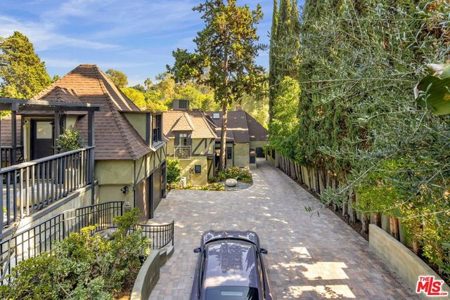 3225 Oakshire Drive, Los Angeles, CA 90068