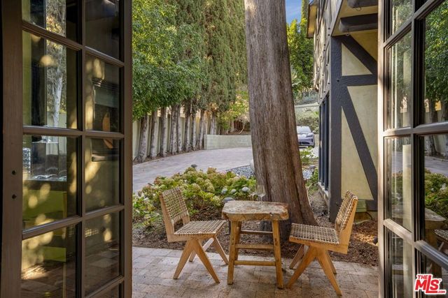 3225 Oakshire Drive, Los Angeles, CA 90068