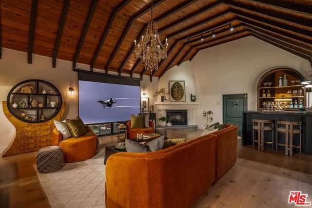3225 Oakshire Drive, Los Angeles, CA 90068