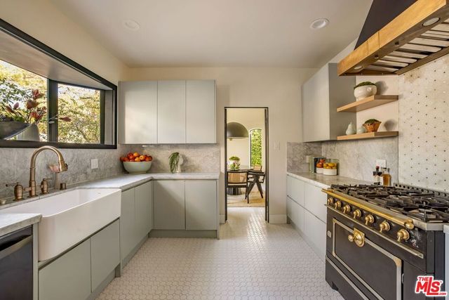 3225 Oakshire Drive, Los Angeles, CA 90068