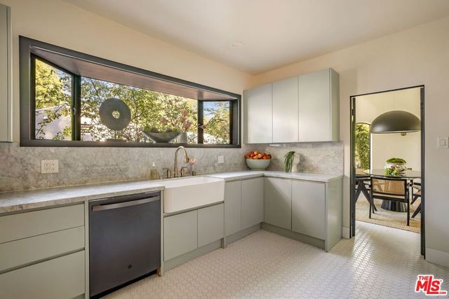 3225 Oakshire Drive, Los Angeles, CA 90068