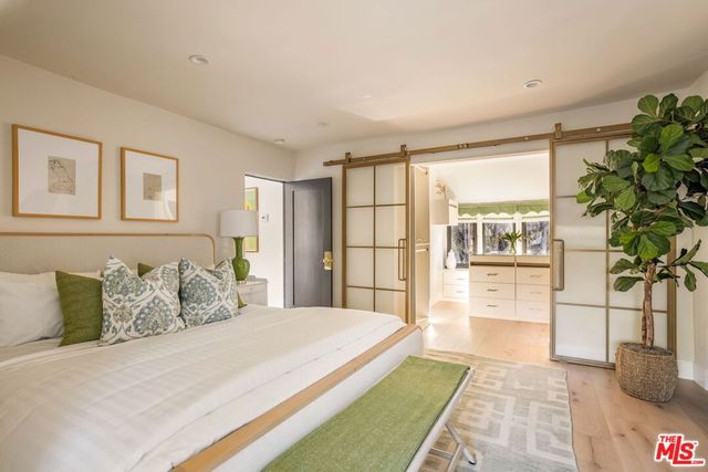 3225 Oakshire Drive, Los Angeles, CA 90068