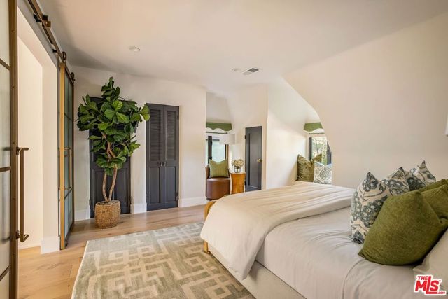 3225 Oakshire Drive, Los Angeles, CA 90068