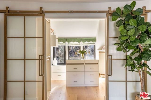 3225 Oakshire Drive, Los Angeles, CA 90068