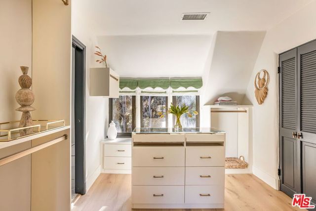 3225 Oakshire Drive, Los Angeles, CA 90068