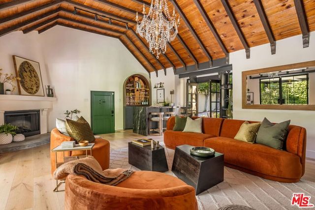 3225 Oakshire Drive, Los Angeles, CA 90068