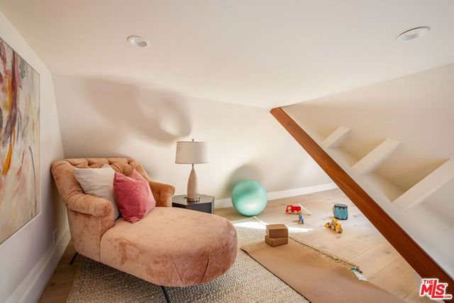 3225 Oakshire Drive, Los Angeles, CA 90068