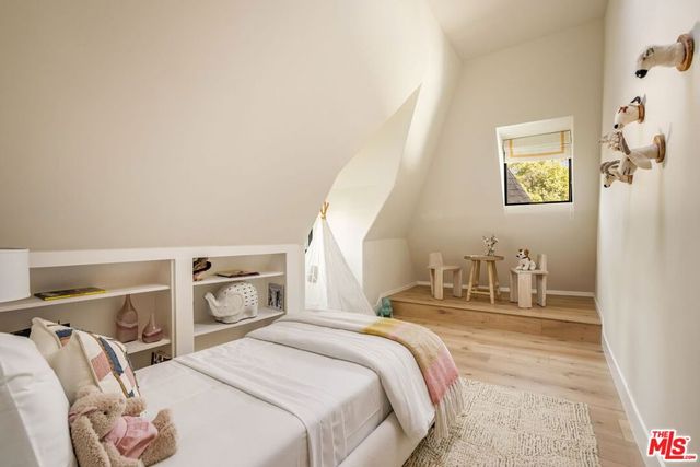 3225 Oakshire Drive, Los Angeles, CA 90068