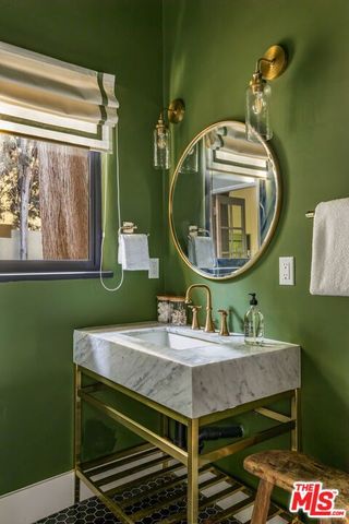 3225 Oakshire Drive, Los Angeles, CA 90068