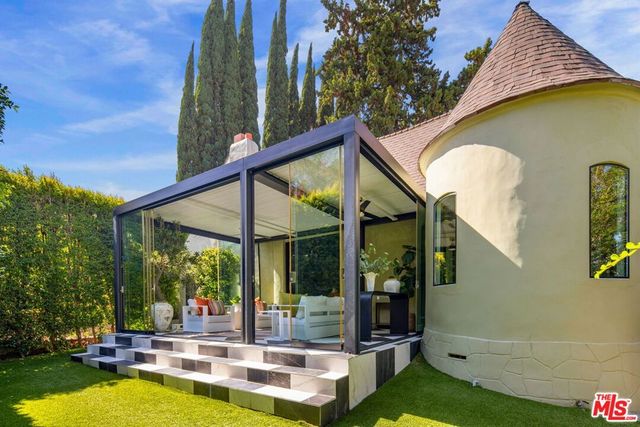 3225 Oakshire Drive, Los Angeles, CA 90068