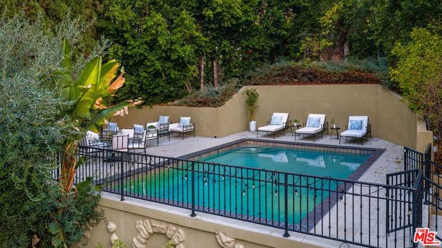 3225 Oakshire Drive, Los Angeles, CA 90068