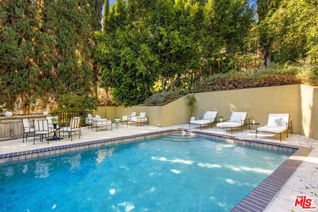 3225 Oakshire Drive, Los Angeles, CA 90068