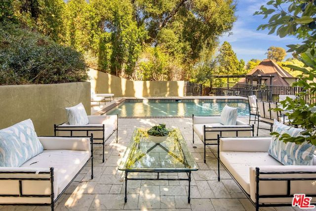 3225 Oakshire Drive, Los Angeles, CA 90068