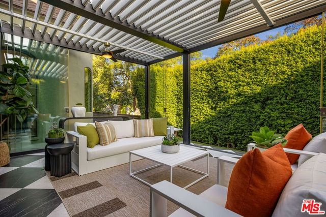 3225 Oakshire Drive, Los Angeles, CA 90068