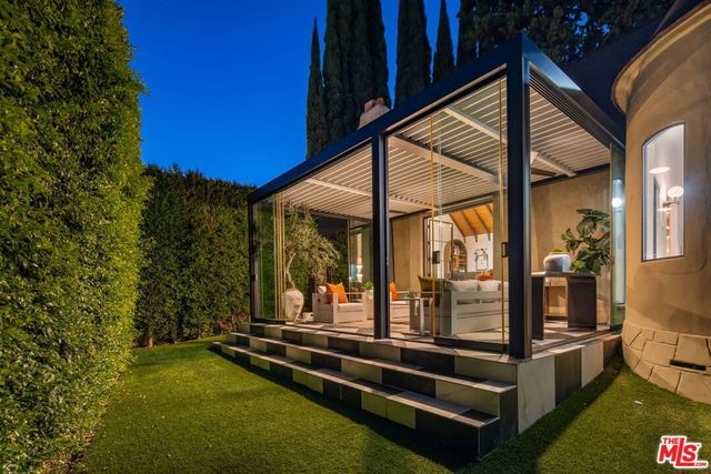 3225 Oakshire Drive, Los Angeles, CA 90068