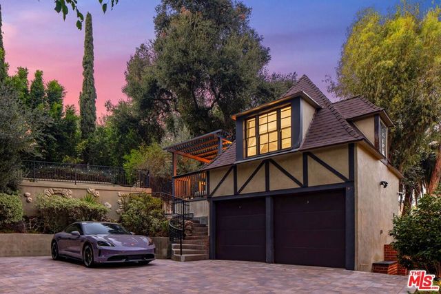 3225 Oakshire Drive, Los Angeles, CA 90068