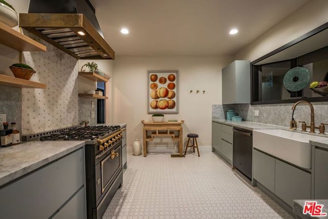 3225 Oakshire Drive, Los Angeles, CA 90068