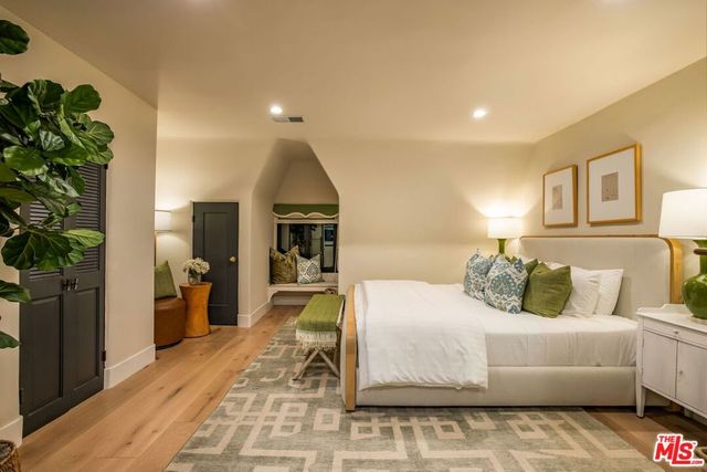 3225 Oakshire Drive, Los Angeles, CA 90068