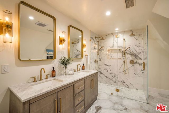 3225 Oakshire Drive, Los Angeles, CA 90068