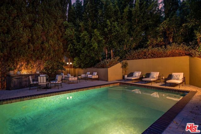 3225 Oakshire Drive, Los Angeles, CA 90068