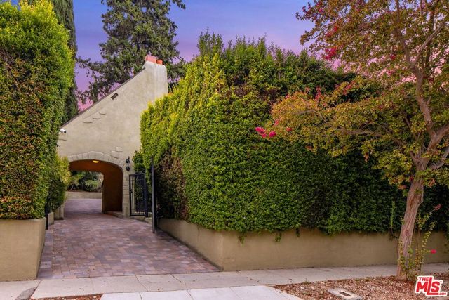 3225 Oakshire Drive, Los Angeles, CA 90068
