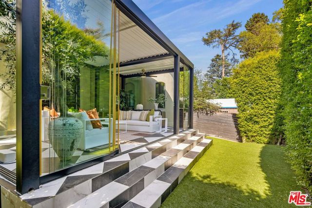 3225 Oakshire Drive, Los Angeles, CA 90068