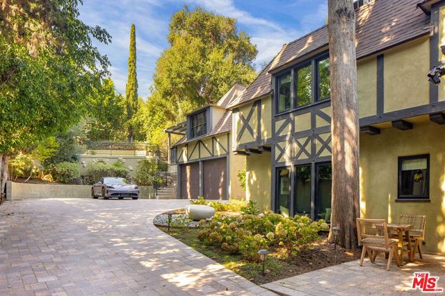 3225 Oakshire Drive, Los Angeles, CA 90068