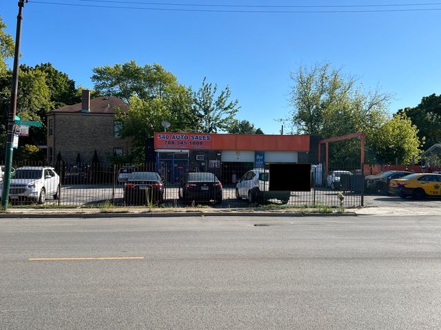 4301 W Montrose Avenue, Chicago, IL 60641