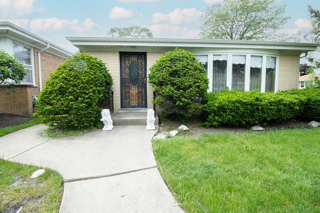 8662 N Merrill Street, Niles, IL 60714