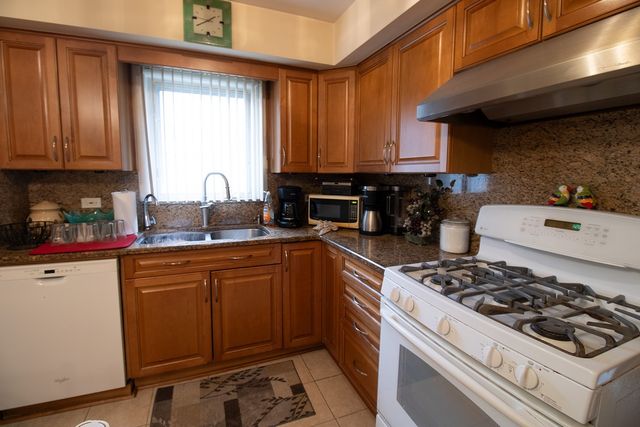 8662 N Merrill Street, Niles, IL 60714