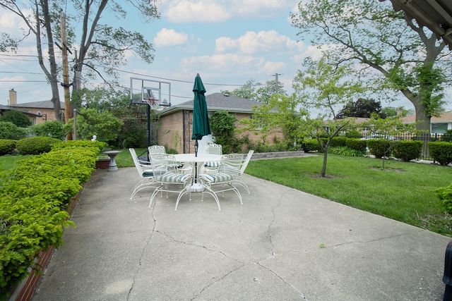 8662 N Merrill Street, Niles, IL 60714