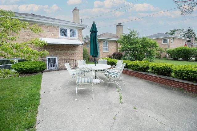 8662 N Merrill Street, Niles, IL 60714