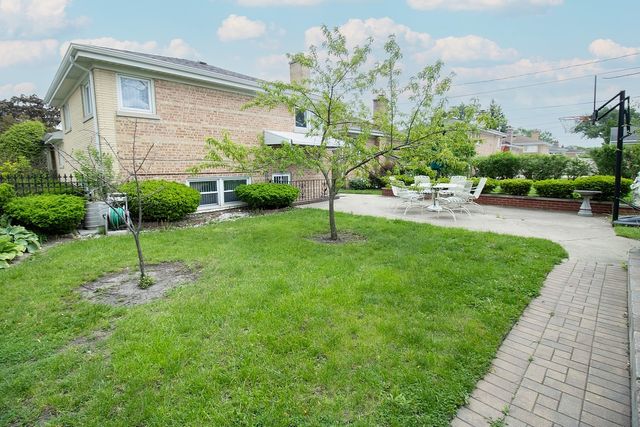 8662 N Merrill Street, Niles, IL 60714