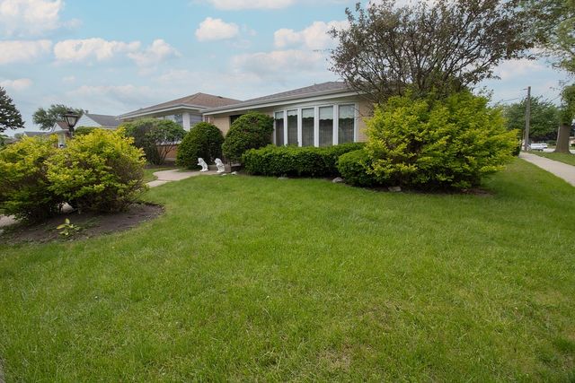 8662 N Merrill Street, Niles, IL 60714