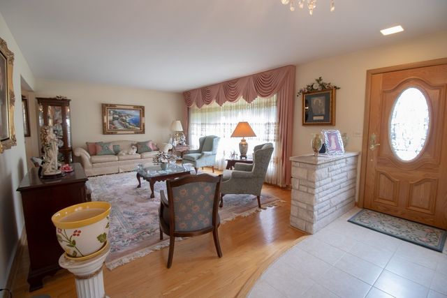 8662 N Merrill Street, Niles, IL 60714
