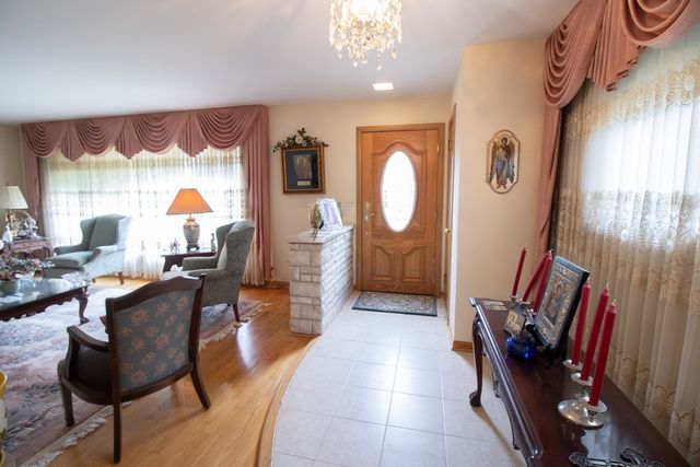 8662 N Merrill Street, Niles, IL 60714