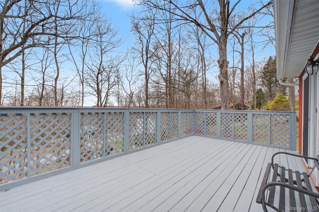 27 Narcissus Drive, Mahopac, NY 10541