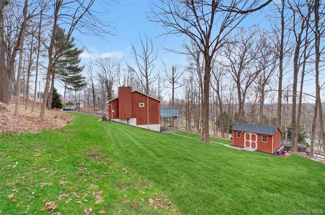 27 Narcissus Drive, Mahopac, NY 10541