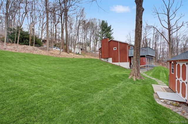 27 Narcissus Drive, Mahopac, NY 10541