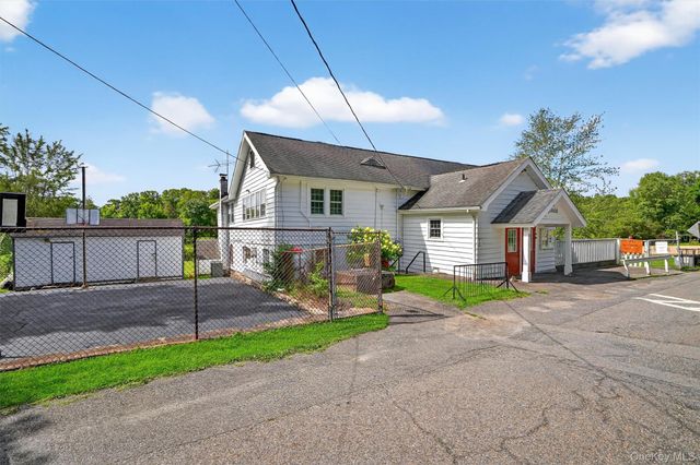 27 Narcissus Drive, Mahopac, NY 10541