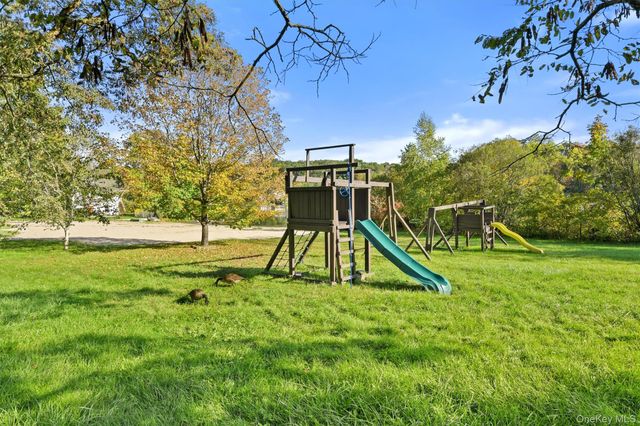 27 Narcissus Drive, Mahopac, NY 10541
