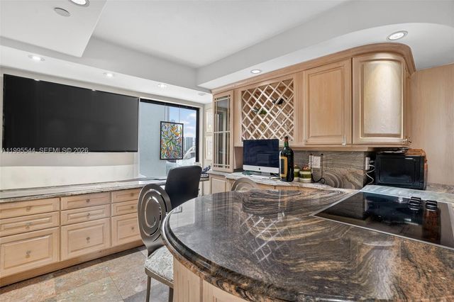 1717 N Bayshore Dr A-2451, Miami, FL 33132