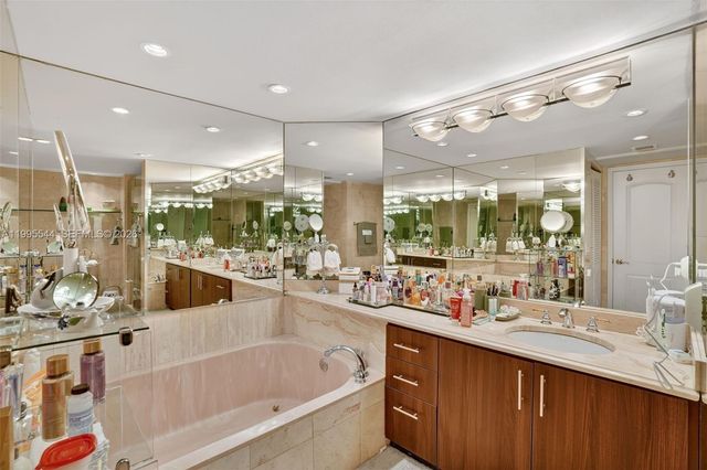 1717 N Bayshore Dr A-2451, Miami, FL 33132