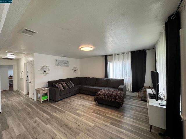 343 B W Williams Dr, Vallejo, CA 94590