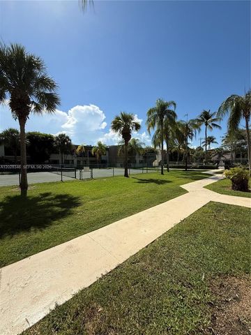 8261 SW 128th St 205, Pinecrest, FL 33156