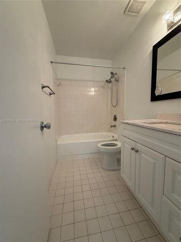 8261 SW 128th St 205, Pinecrest, FL 33156