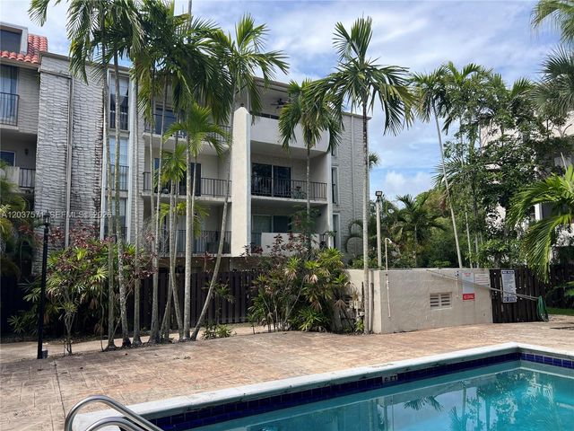 6886 N Kendall Drive D407, Pinecrest, FL 33156