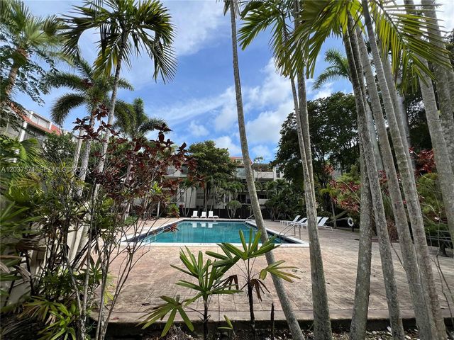 6886 N Kendall Drive D407, Pinecrest, FL 33156