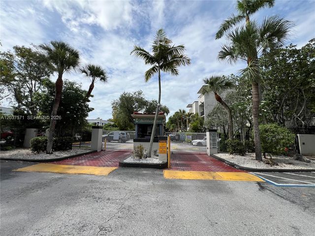 6886 N Kendall Drive D407, Pinecrest, FL 33156